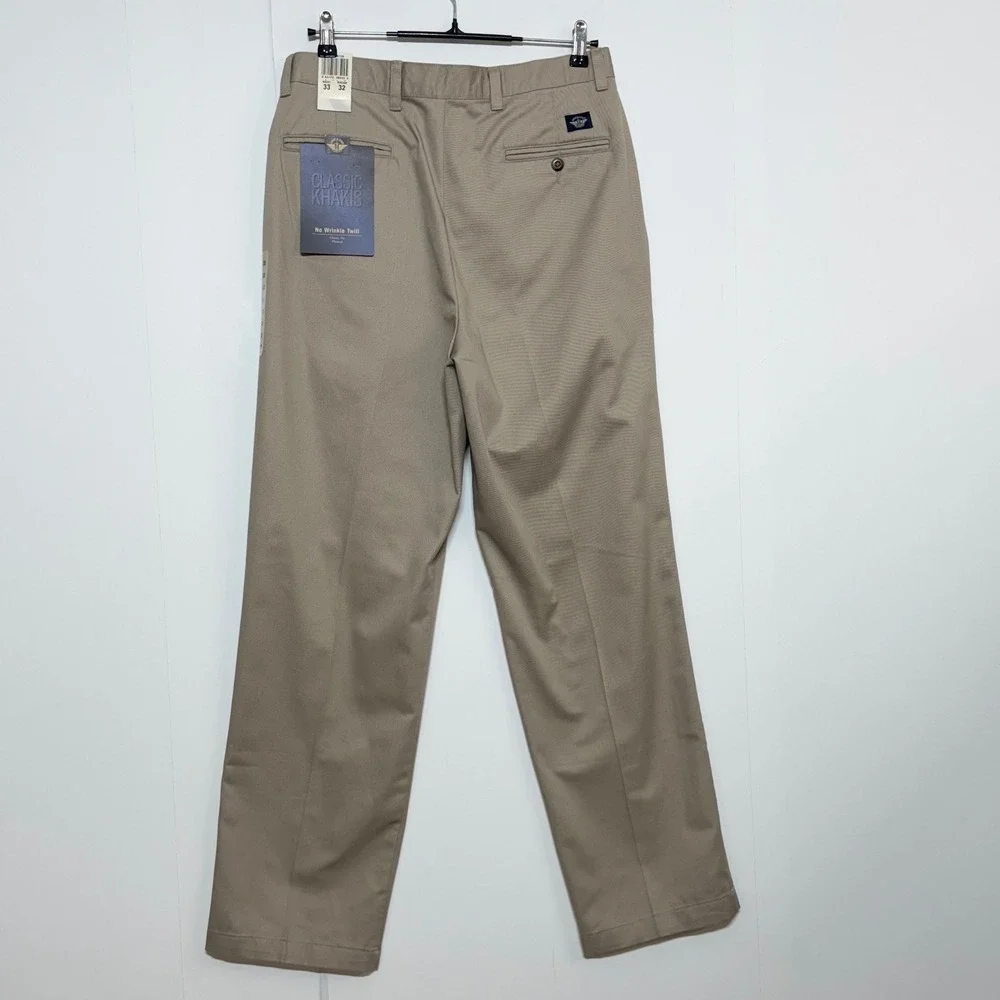 NEW Dockers Pants Mens 33x32 Tan Classic Fit Pleated No Wrinkle Twill Khakis